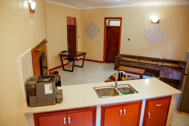 R & R FURNISHED APPARTMENT AKRIGHT CITY BWEBAJJA photo 2