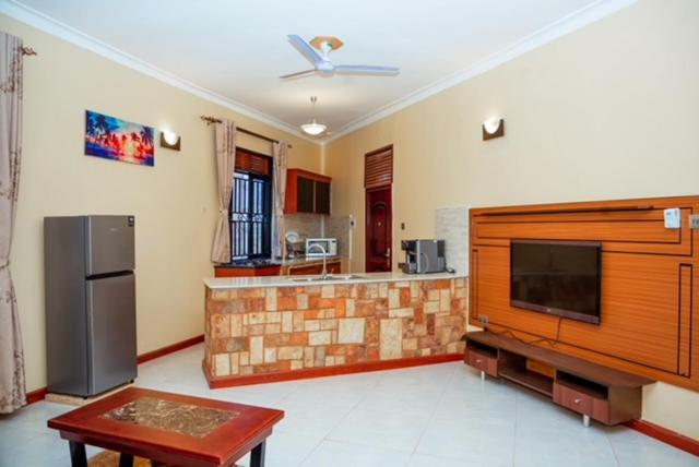 R & R FURNISHED APPARTMENT AKRIGHT CITY BWEBAJJA photo 1