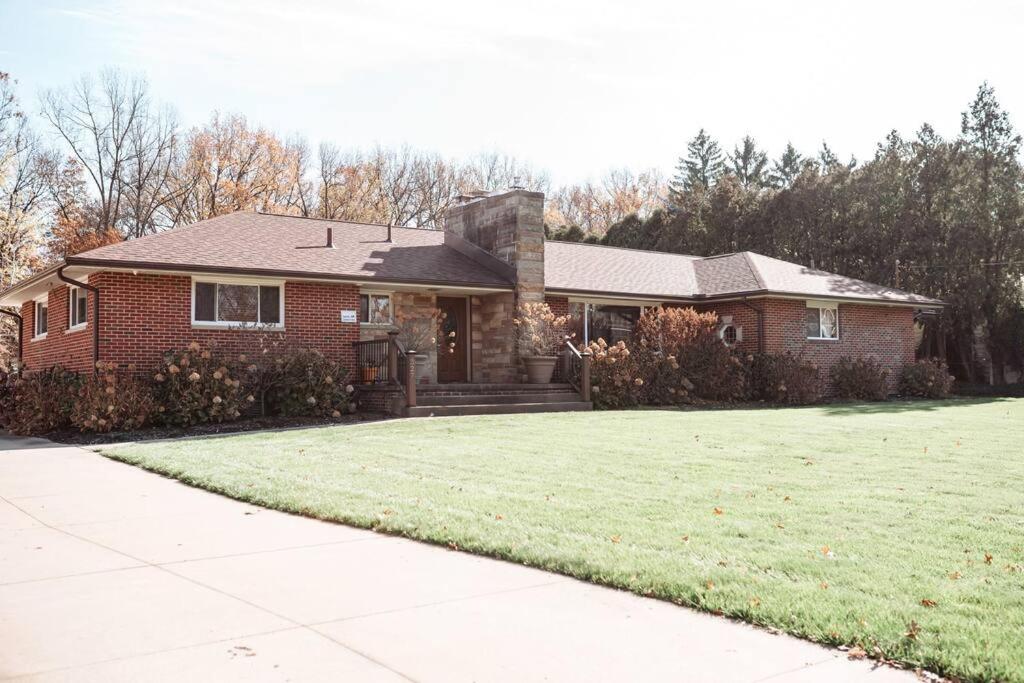 Spacious Five-Bedroom Bliss image
