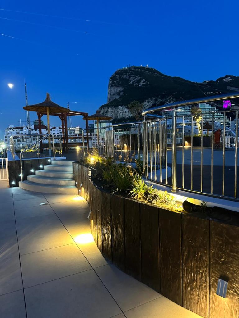 Marina Club - Luxury Apartment in Ocean Village with Parking photo 2