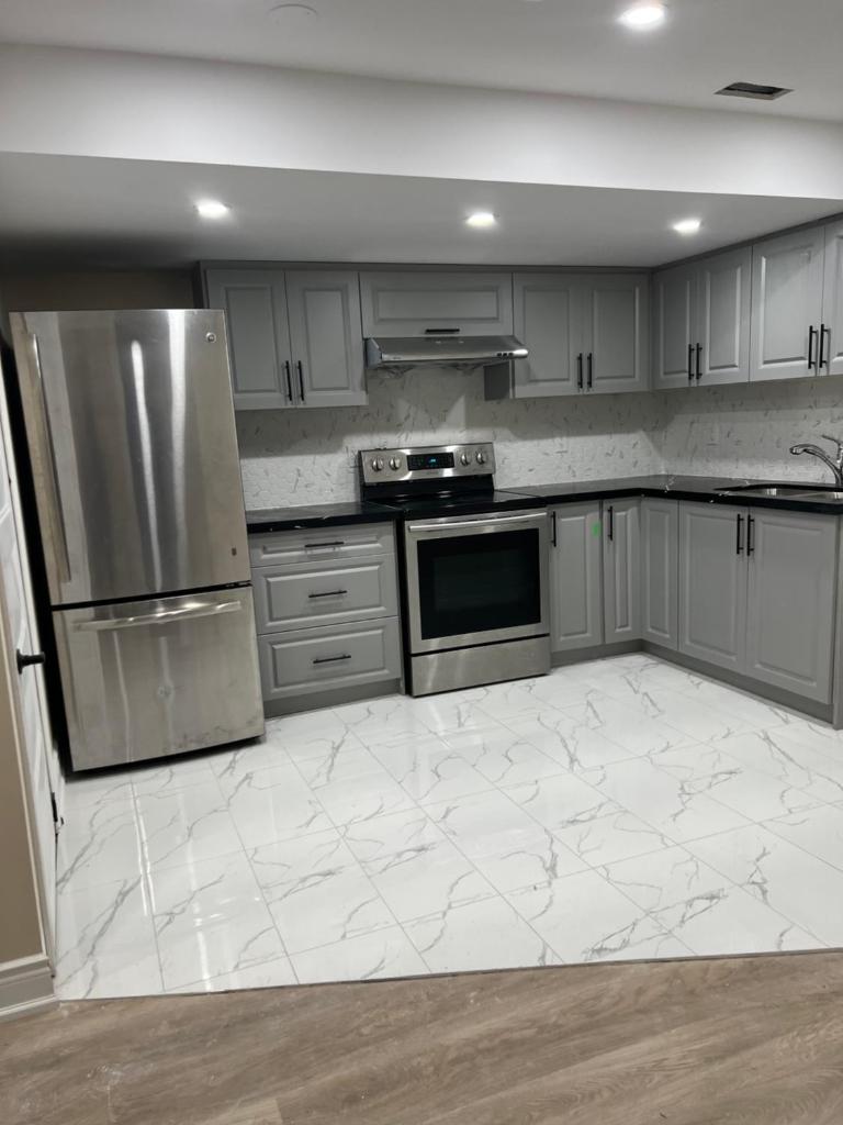 1 Double bed room for two person in a large new cozy second unit