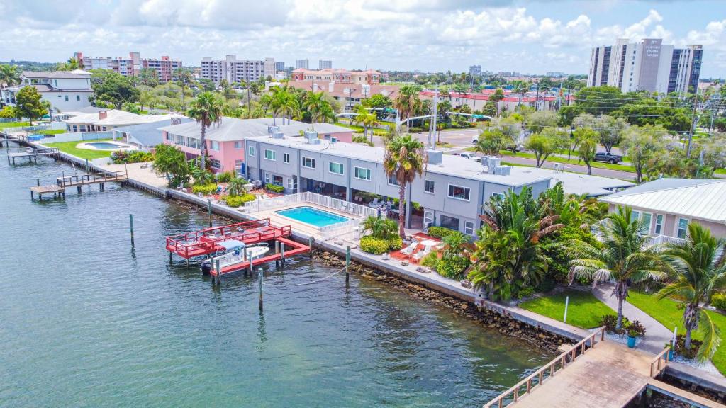 107-Waterfront-Walk to beach-Lovely image