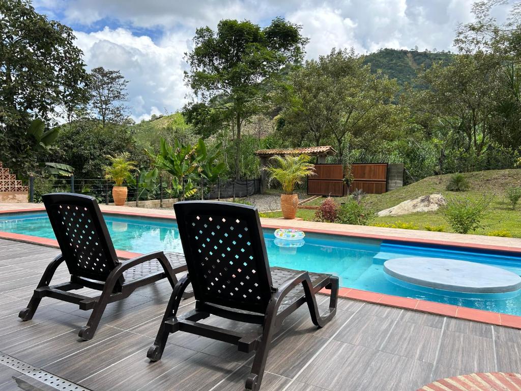 Escondite tranquilo con Piscina photo 3