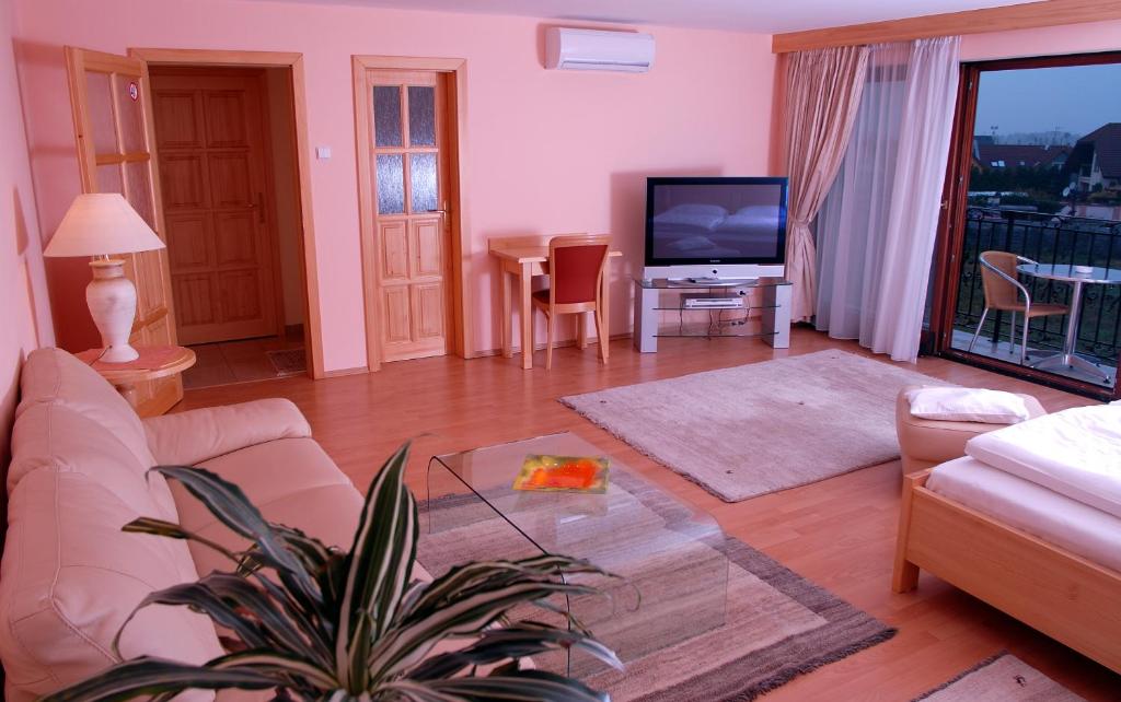 Сьюит (Полулюкс с балконом), Hotel Karpatsky Dvor