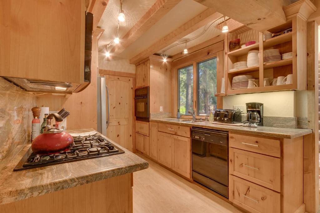 West Pine Cabin on the West Shore - 3 BR, Hot Tub, Pool Table, Pet Friendly photo 3