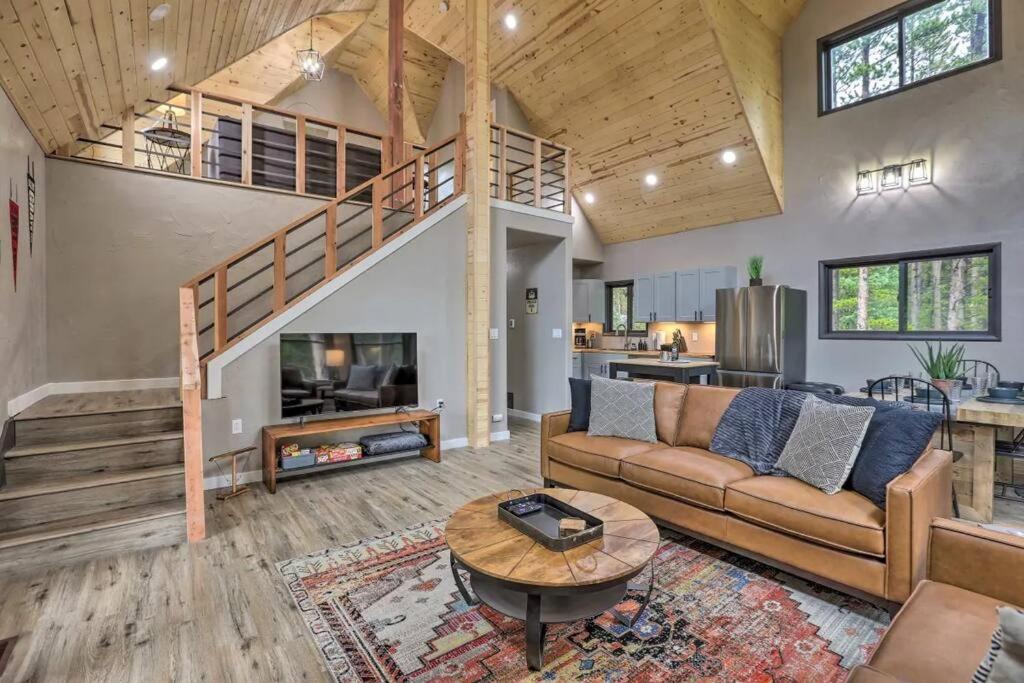 3 Peaks Cabin -Updated! & New Listing Rate Applied photo 1