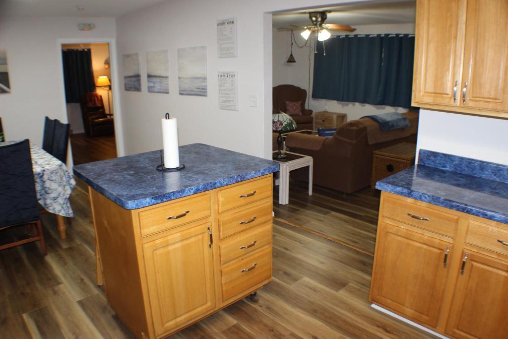 Beautiful Ranch Home Between Virginia Beach and Norfolk photo 2