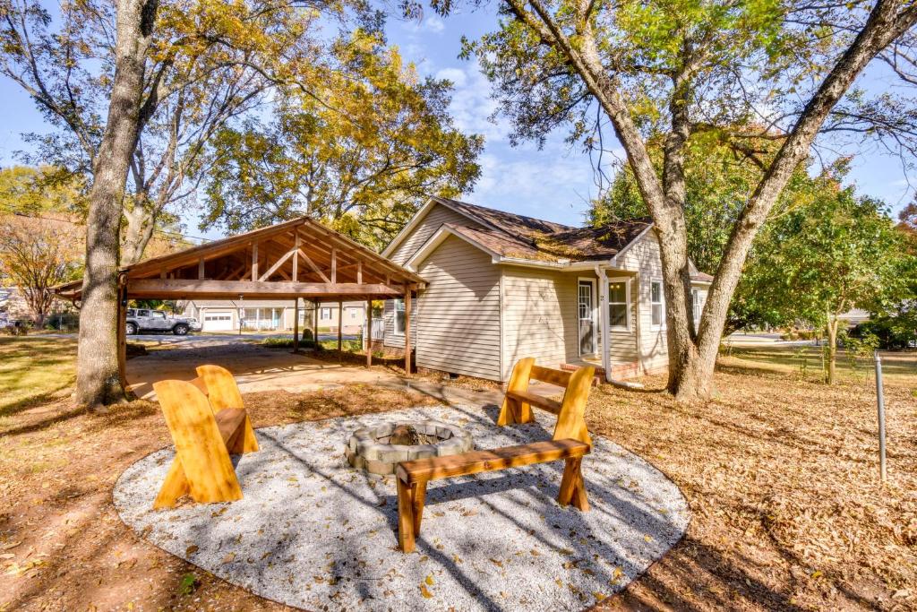 Tranquil Travelers Rest Home with Fire Pit! photo 2