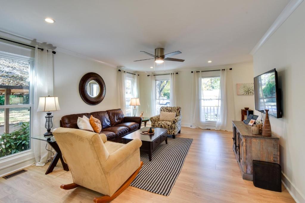 Tranquil Travelers Rest Home with Fire Pit! photo 4