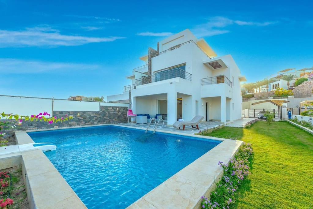 unique villa with heated pool and Spa photo 1