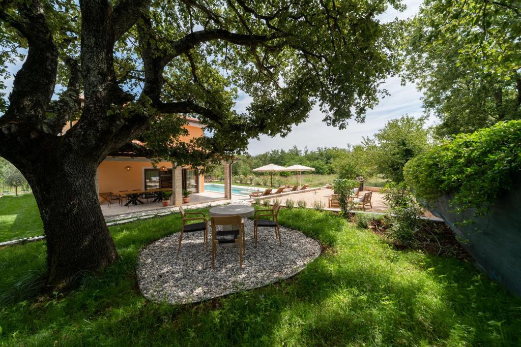 Villa Old Oak photo 1
