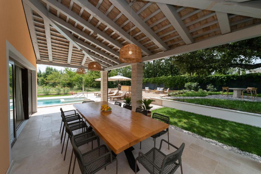 Villa Old Oak photo 2