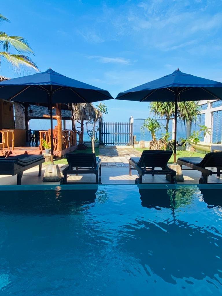 White Sand Villa - Beach front photo 2
