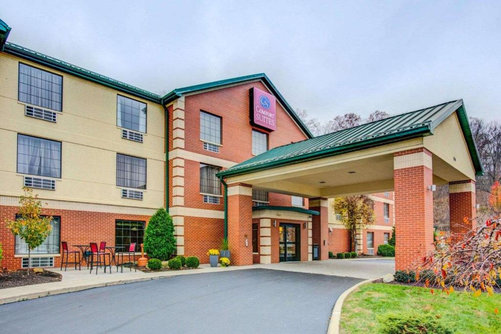 Comfort Suites Pittsburgh Airport image