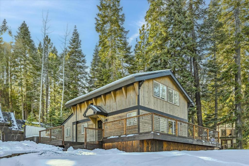 Granlibakken Getaway- West Shore Retreat-Central Location-Hot Tub-Near Skiing photo 1