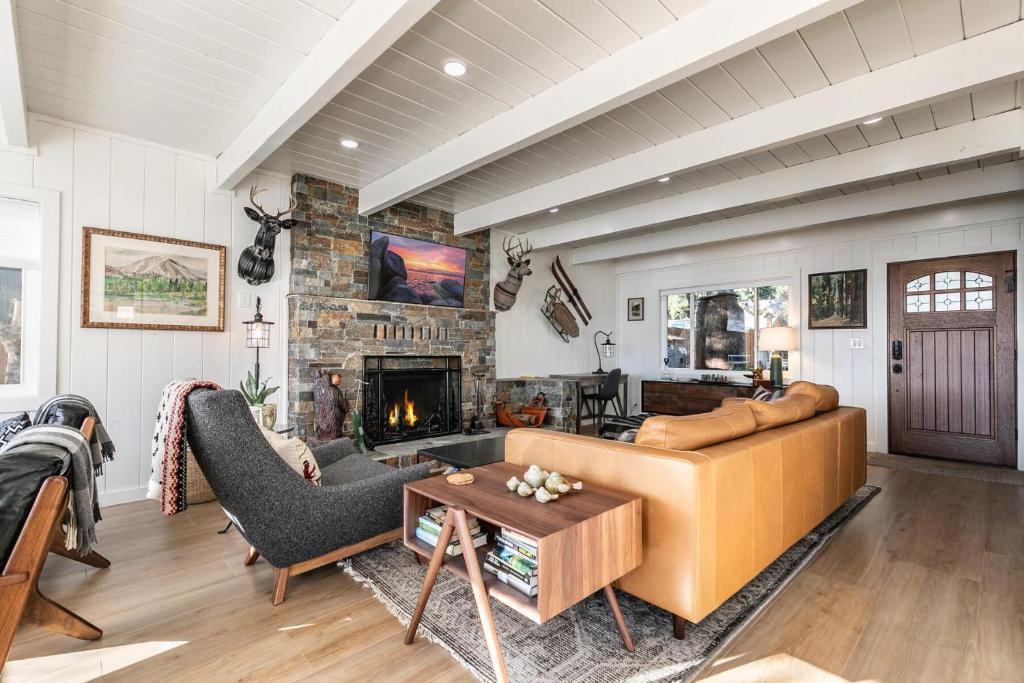 Beach Haven Lakefront - On a Sandy Beach with Guest House photo 4