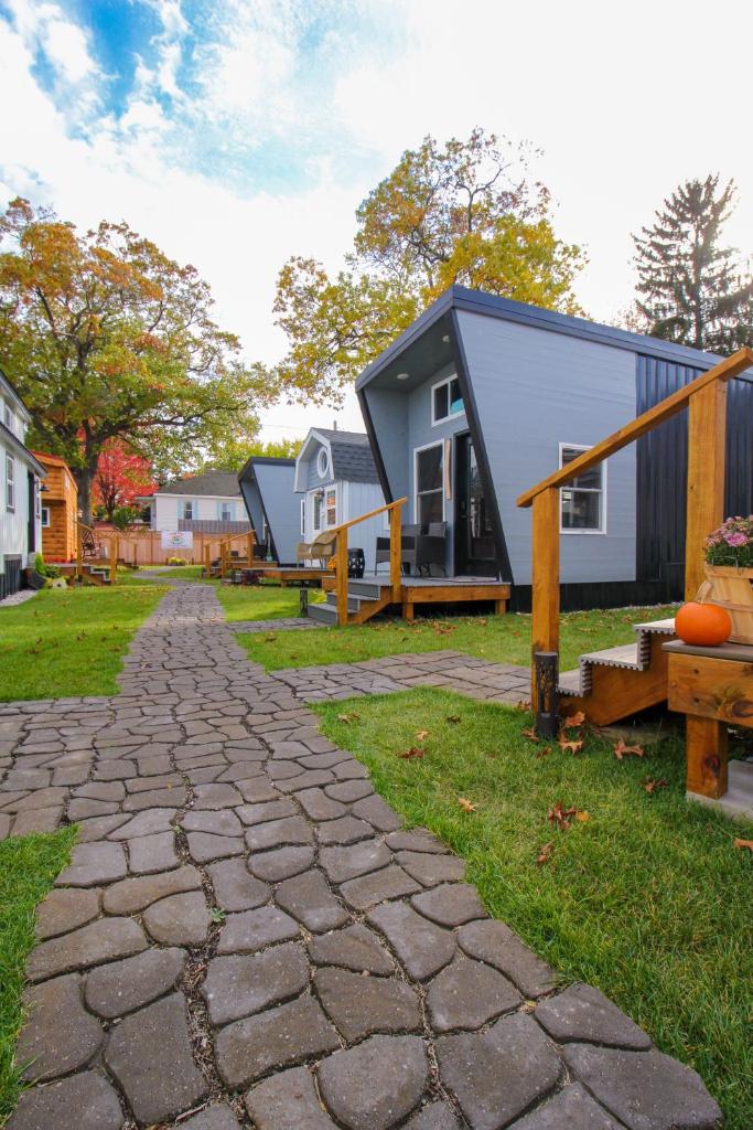 Tiny Digs Lakeshore - Tiny House Lodging photo 3