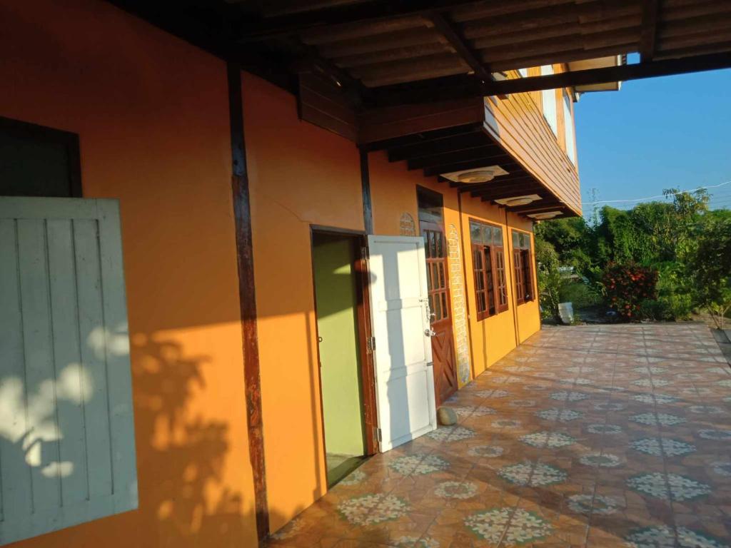 The Orange House Thailand - Baan P'Nae Homestay photo 4