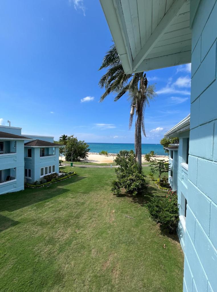 STUNNING 2 Bedroom House at Point Village Negril