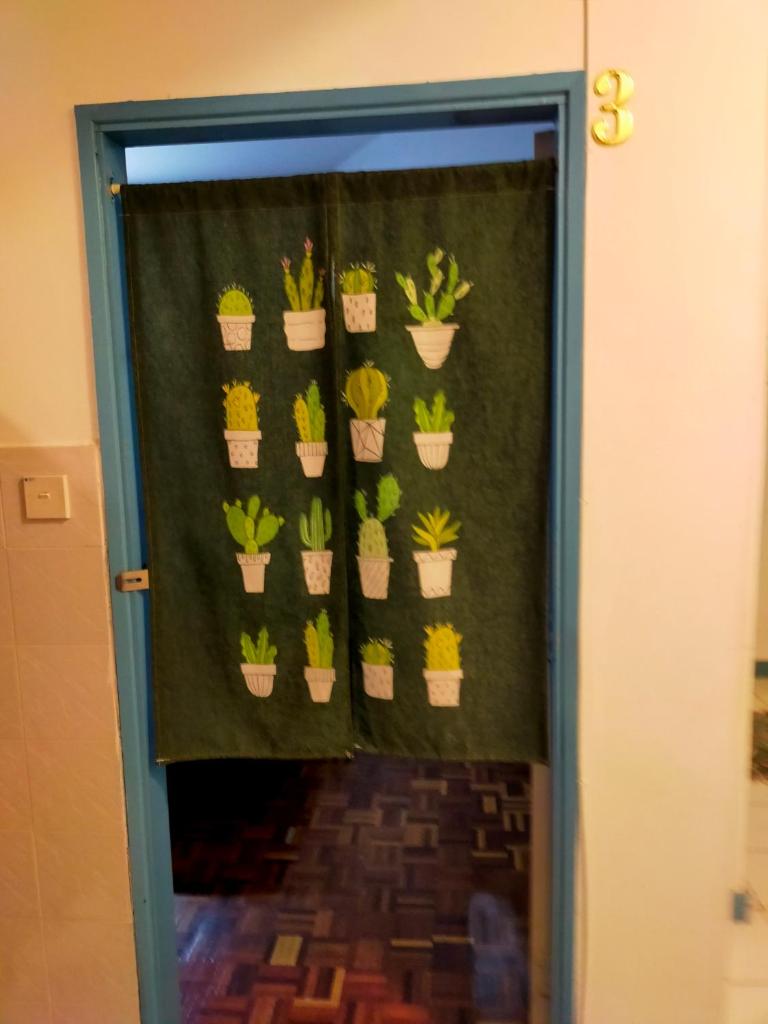 R2L5Y Room 3 with aircond + TV( share Toilet only) photo 2