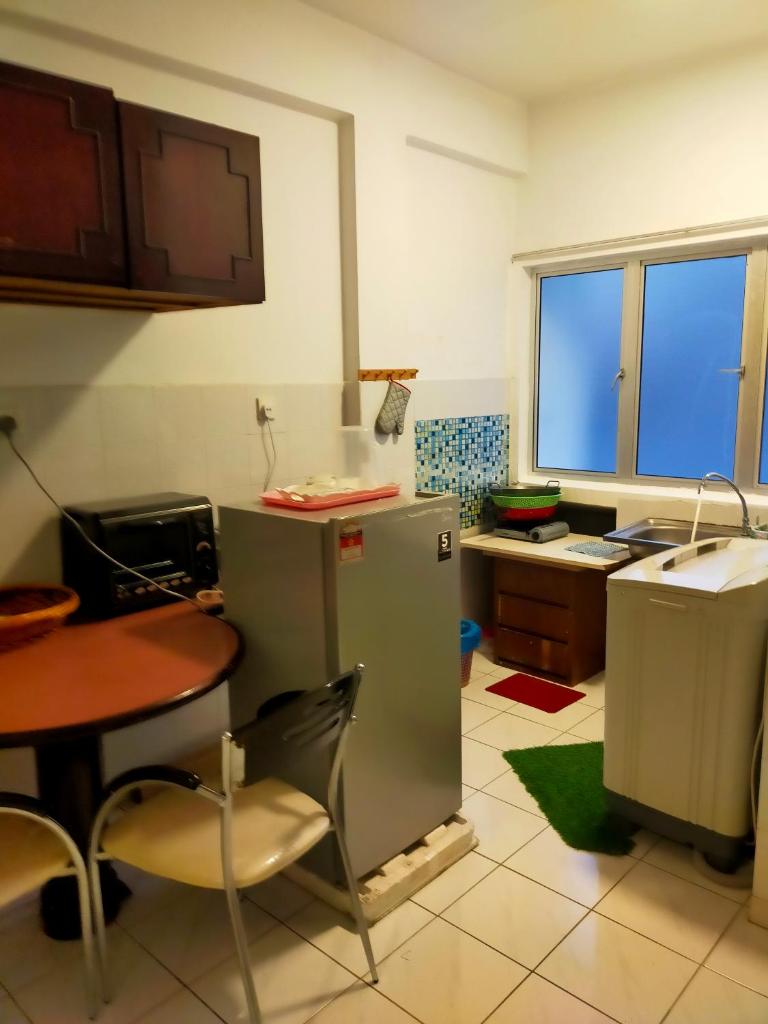 R2L5Y Room 3 with aircond + TV( share Toilet only) photo 4