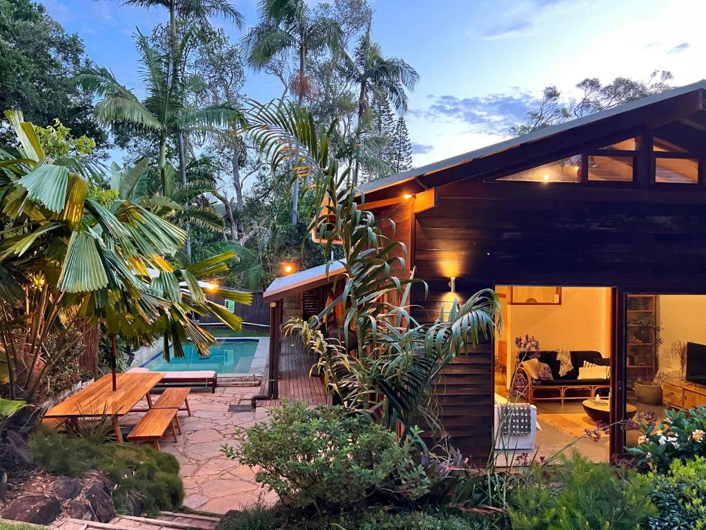 Beach Jungle - Hot Tub, Firepit & Pool in Beachside Oasis photo 2