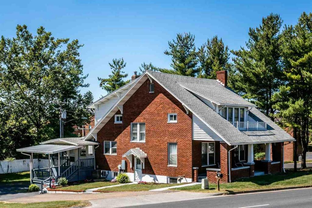 JMU(Harrisonburg) Home image