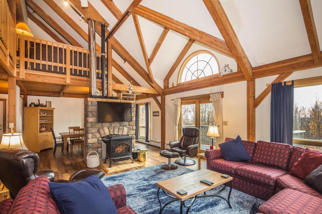 Viewmont Chalet image