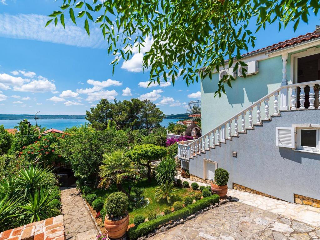 Beautiful holiday home with private pool, nice garden with relax area, taverne photo 4