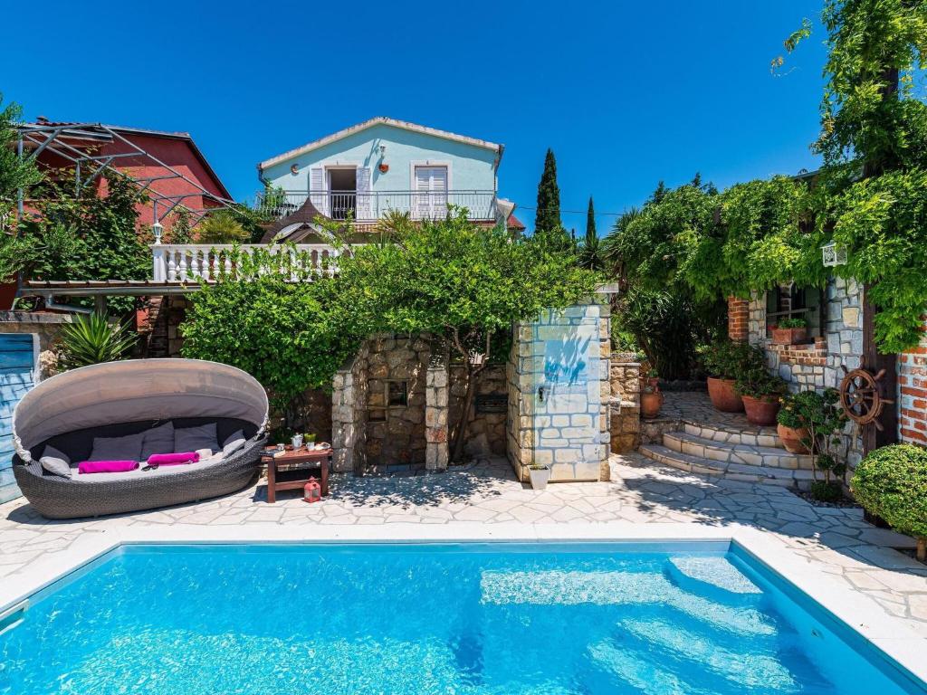 Beautiful holiday home with private pool, nice garden with relax area, taverne photo 2