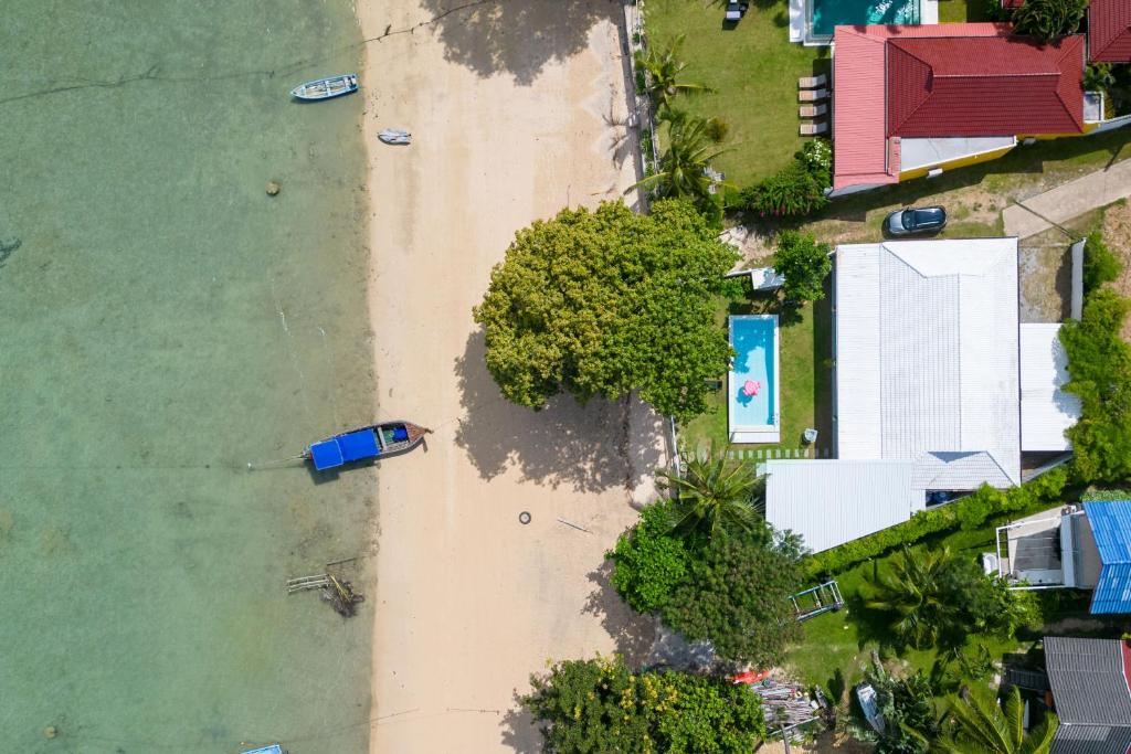 Island Luxe private beachfront Phuket photo 2