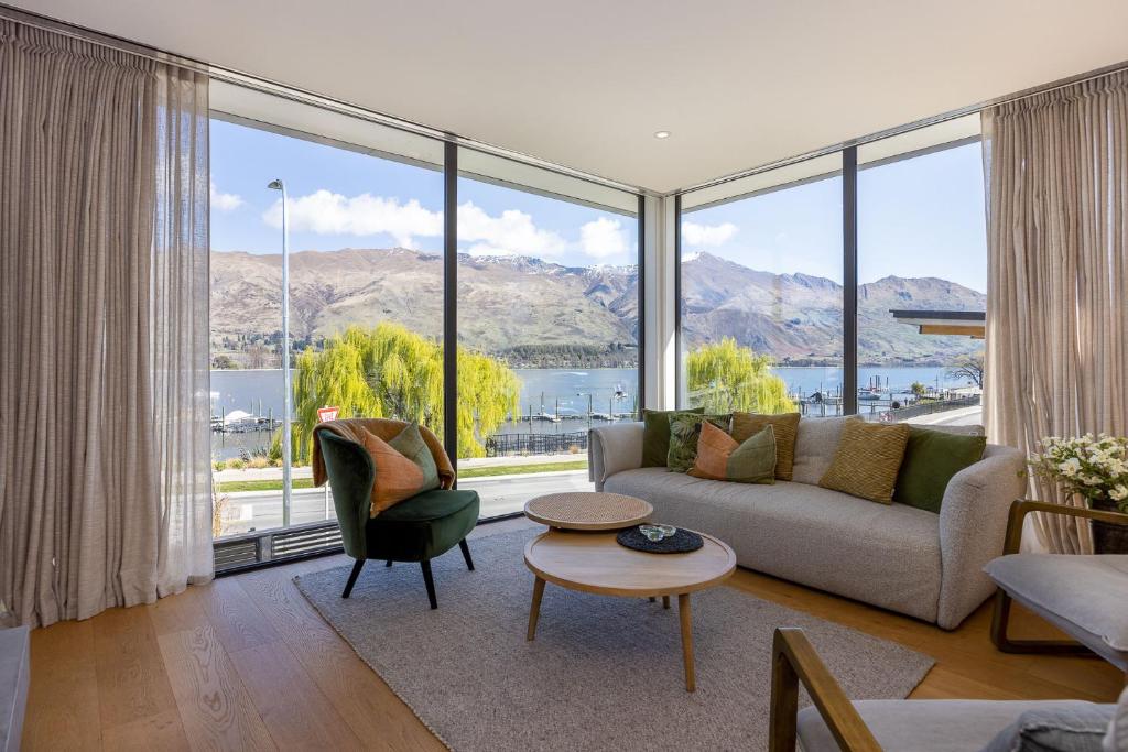 Marina Views - Luxury Apartment photo 1