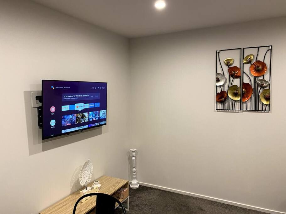 2 Bedroom Unit in Queenstown photo 2
