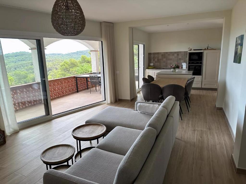 Holiday House with pool and spectacular sea views photo 3