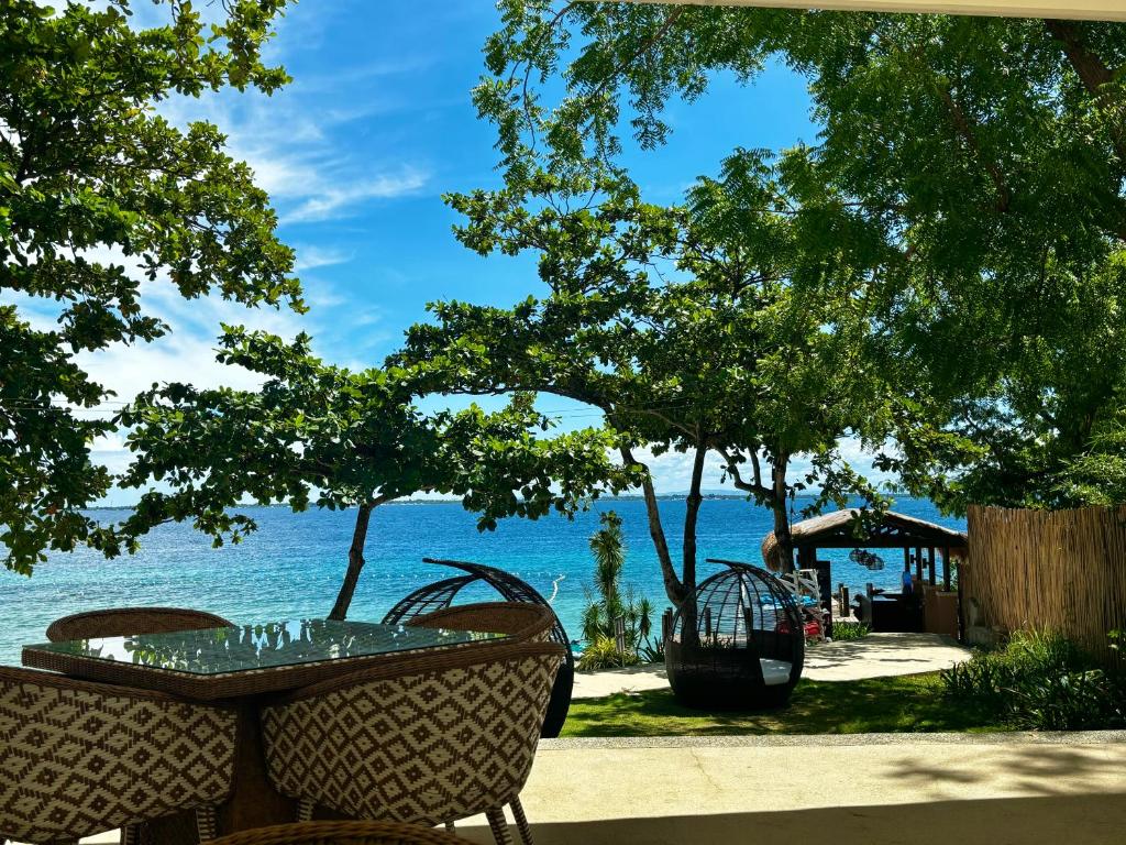 Cebu Cozy Ocean View 1BR,17th,private beach,pool,Wifi,Mactan photo 1