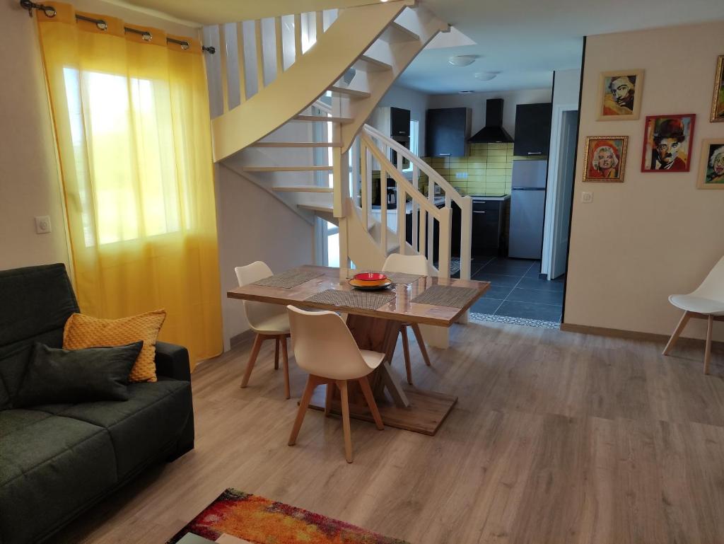 Appartement duplex indépendant, dans maison. photo 3