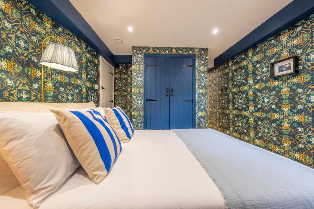 A fairy-tale luxurious cottage - The Tea Caddy - Tap to explore photos