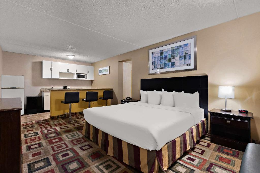 Quality Inn Wayne - Fairfield Area image