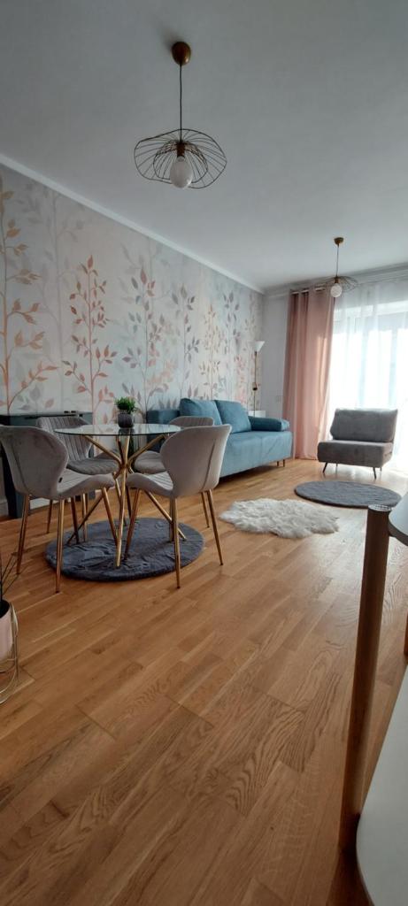 Luxury new apartament private parking self check in - Tap to explore photos