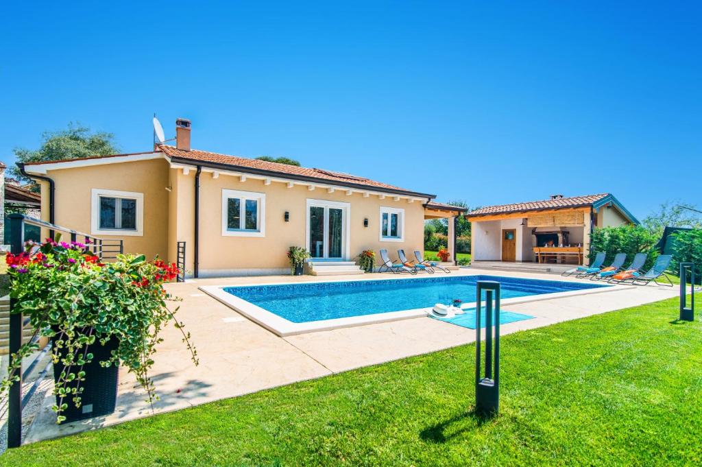 Villa Terezia by Villa Plus