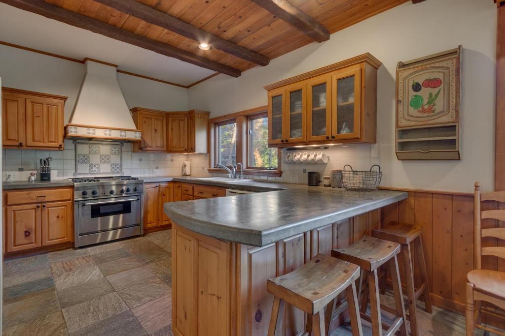 Swiss Chalet-Palisades, 6 BR, Hot Tub, Pets Ok, Ski Shuttle! photo 1