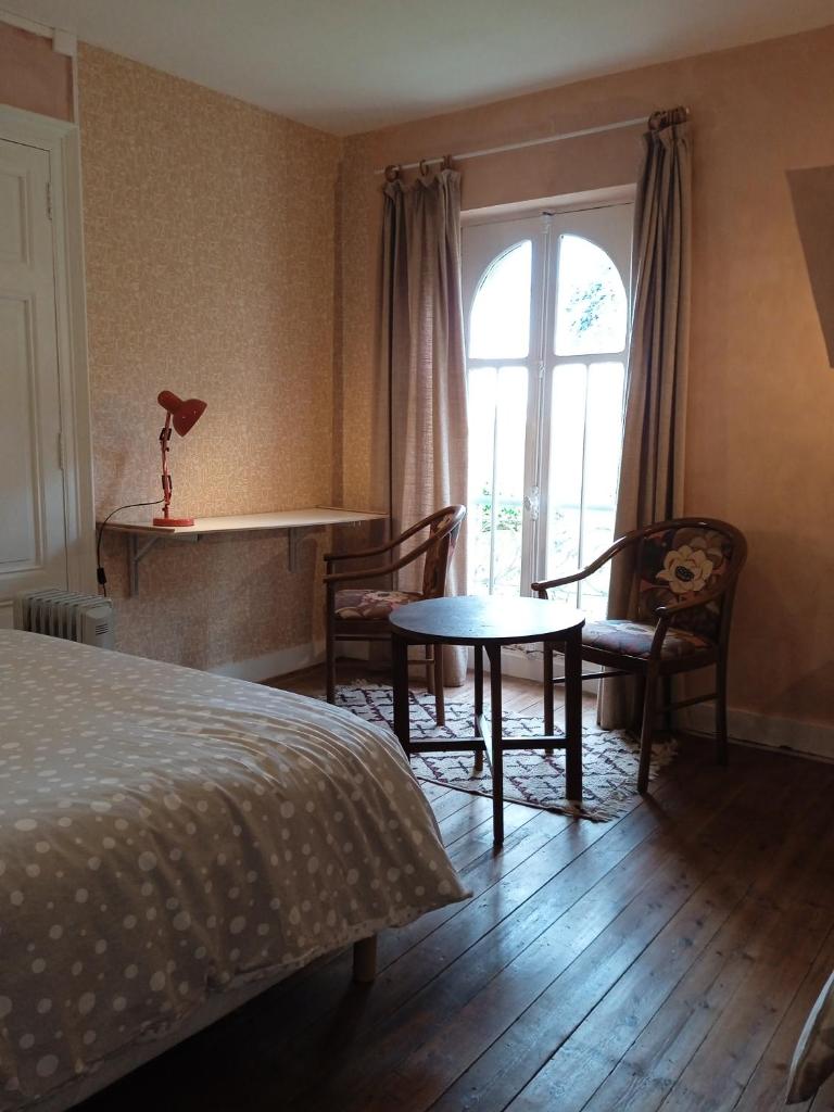 chambre chez l'habitant, axe A62, à 20 min d' ouest d'Agen, parking gratuit, accès cuisine, convivial photo 1