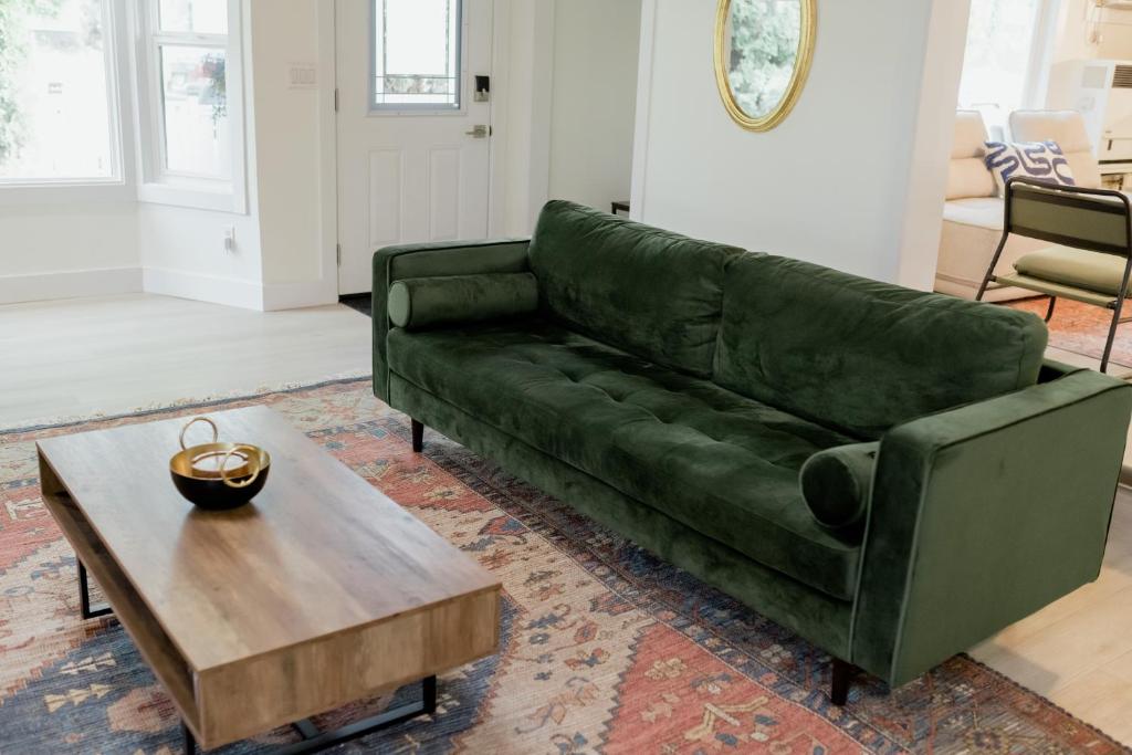 Charming Kelowna Haven with Hot Tub, Parking, Pet-Friendly Bliss photo 1