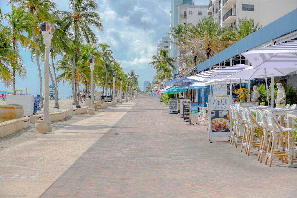 CH Luxury Condos & Studios On The Beach photo 3