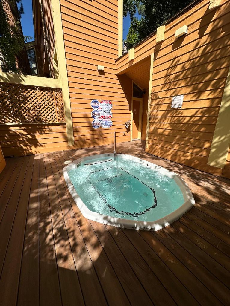 New renovated McCloud Condo in the middle of Town image