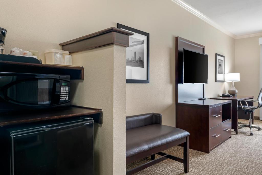 Comfort Inn & Suites Fort Worth - Fossil Creek photo 1