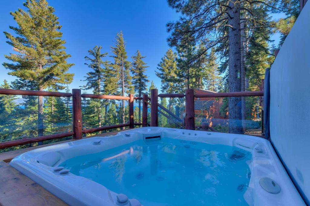 Huckleberry Haven - Luxury Lake View 4BR in North Lake with Private Hot Tub photo 1
