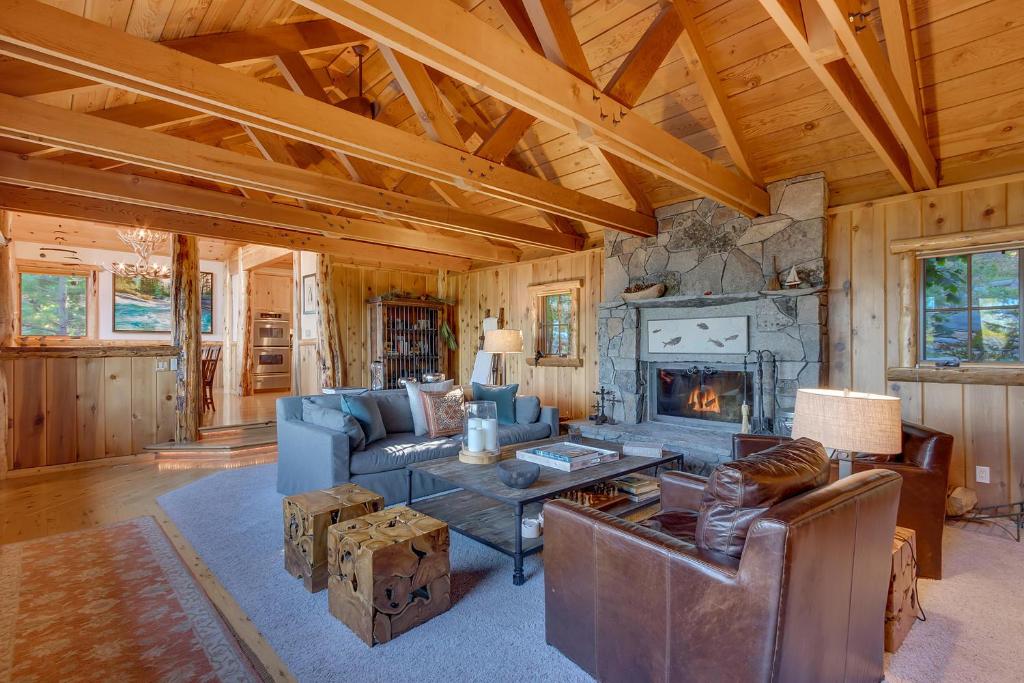 Huckleberry Haven - Luxury Lake View 4BR in North Lake with Private Hot Tub photo 3