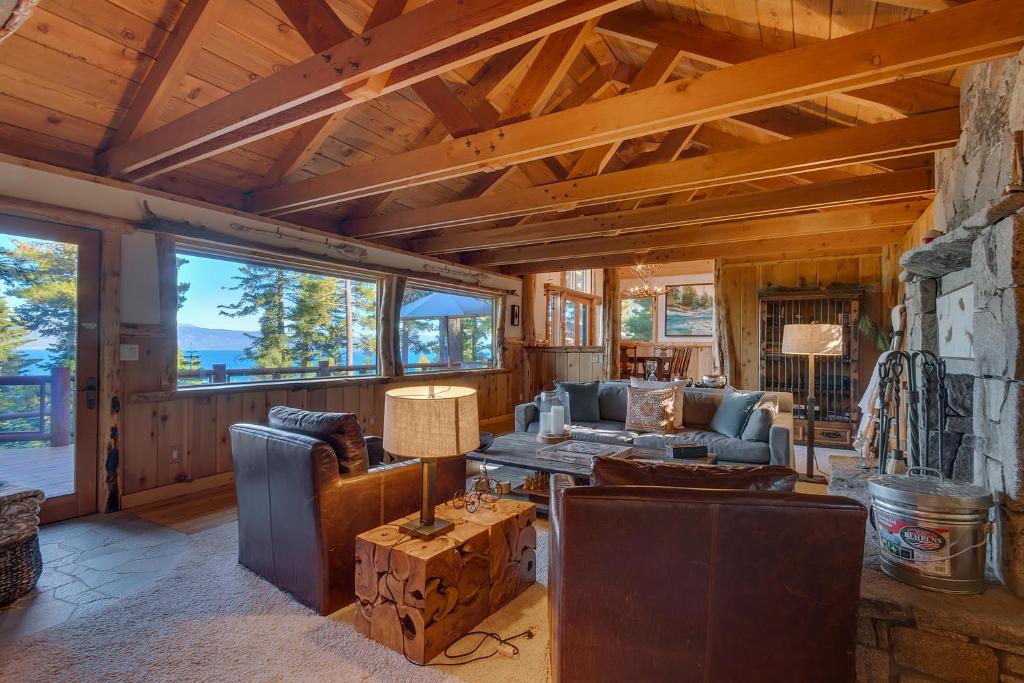 Huckleberry Haven - Luxury Lake View 4BR in North Lake with Private Hot Tub photo 4