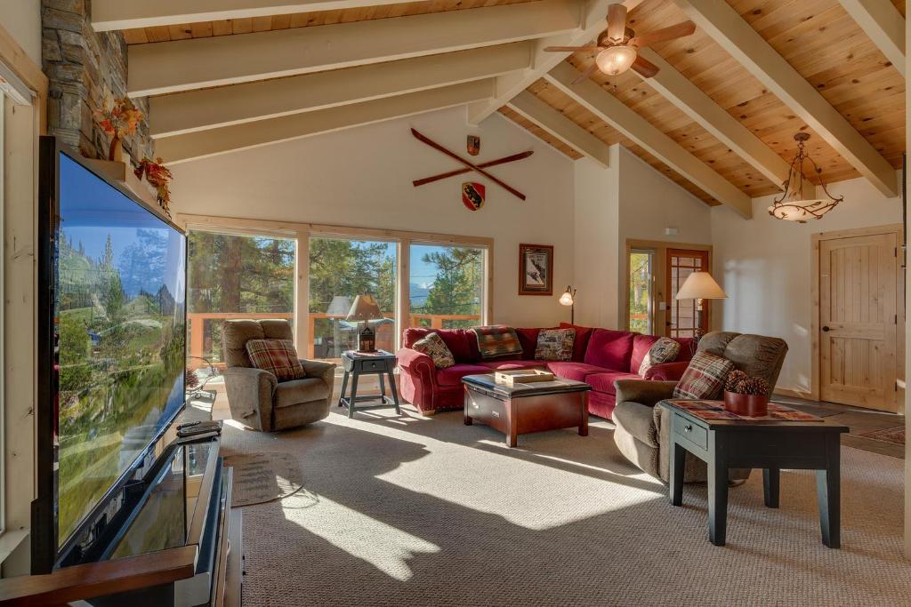 Lake Haven at Dollar Point - Spacious 4 BR w Lake Views, Sauna, Near Ski Resorts! photo 1